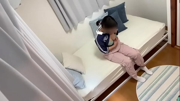 Play MP4 - 「今日ひまだな〜。おか&bigcirc;さんいないから今のうちに覚えたての気持ちいいオナニーしとこ」と1人部屋でオナニーする女子&bigcirc;生。