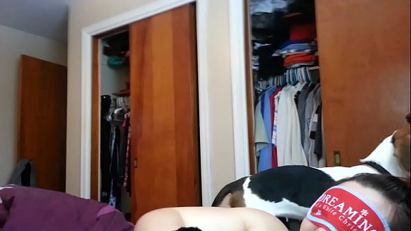 white girl_deepthroats blindfolded
