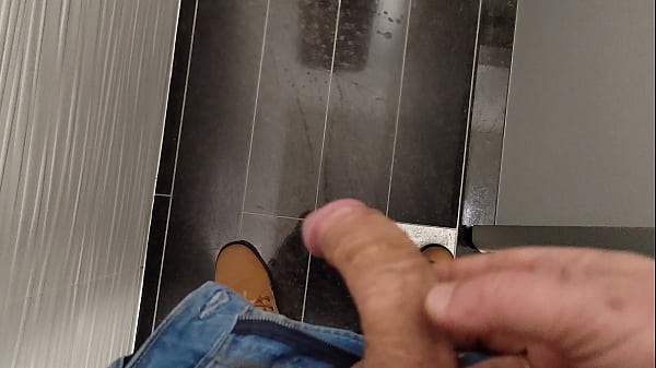 Play MP4 - Public toilet jerking off