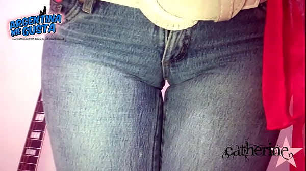 Amazing RoundAss in_Tight Jeans Round Tits Cameltoe