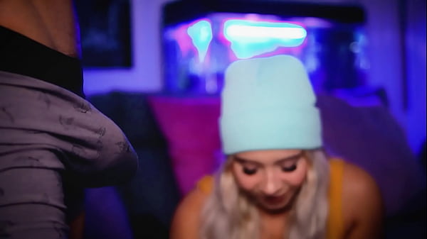 Colombian couple enjoys exhibiting their sex life on the internet 