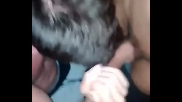 Play MP4 - V&aacute;rios caras gozando na minha boca