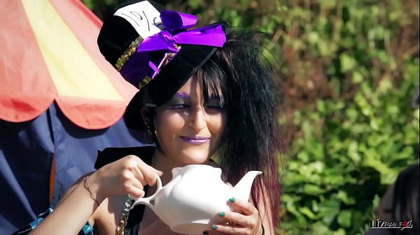 Play MP4 - A Liz in Wonderland - The Tea Time