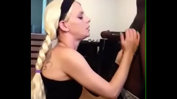 Pig tailedpawg deepthroats Black_Dick