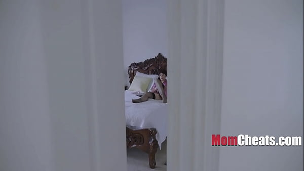 Nonton Step Mum's A Freak And Wants My Dick Everyday thumbnail