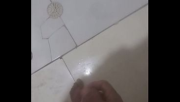 Estou me masturbando pra voc&ecirc_s verem eu gozar bem gostoso video thumbnail