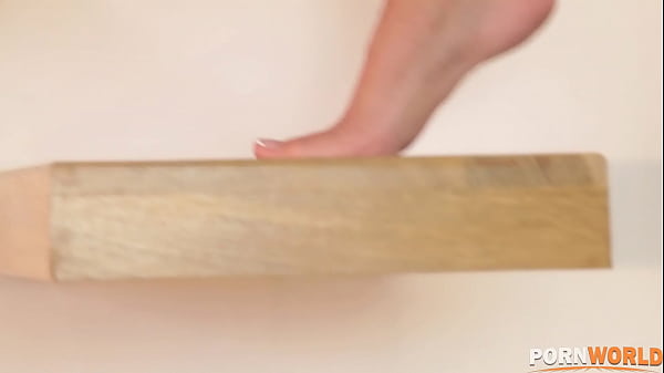 A milf on a mission magic bullet gives her a good gasm 