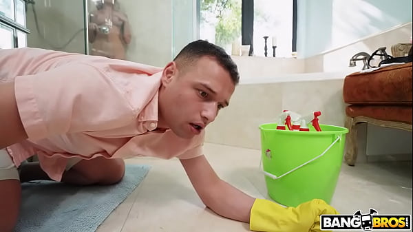 Play MP4 - Coolest Stepmom Ever