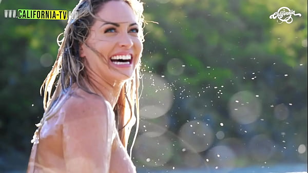 Ela ficou sexy toda molhada 