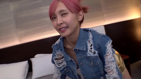 Nonton パート2【派手髪パイパン爆乳ギャル】 原宿・竹下通りでみつけたthe勉強家！！ 最先端の文化を研究し、流行りに敏感なリカちゃんは カラダも超敏感体質！！腰をうねらし、潮を撒き散らす！！潮アートの最先端ここにあり！！ thumbnail