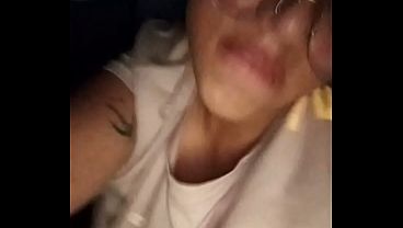 Sale a solas con un single 