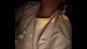 Sale a solas con un single 