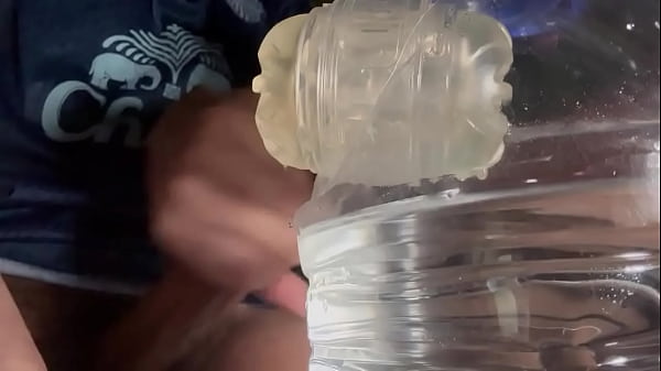 Play MP4 - SinglePlayerBKK jerk off and cum in water