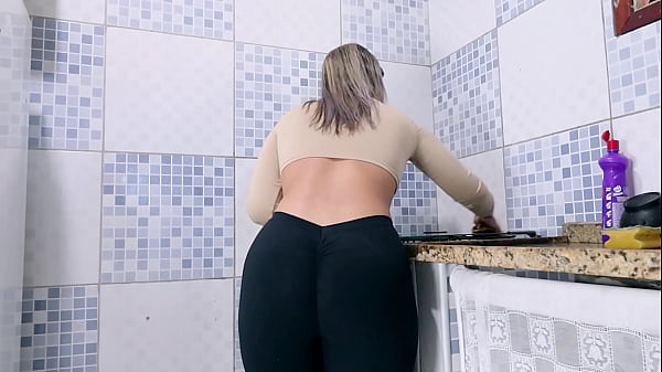 Play MP4 - Essa empregada &eacute; muito gostosa &excl;