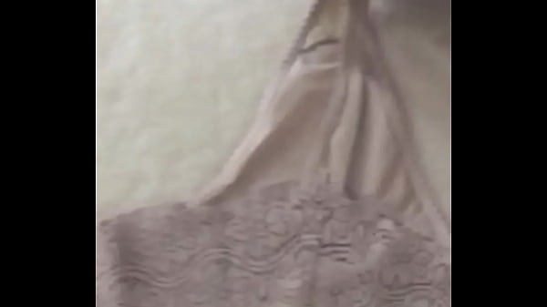 Esta se&ntilde;ora usa unas tangas s&uacute;per sexys