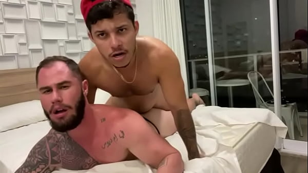 Fiz ele vestir calcinha e enchi o Rabo dele de leite e mandei ele colocar pra fora 