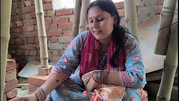 Play MP4 - Women labour fuck with labour contractor for earning extra money