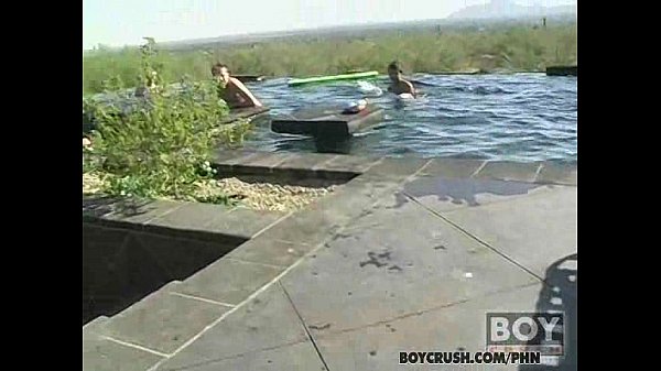 Play MP4 - Twink Pool Party