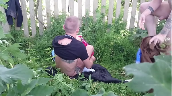 Dudes Fucking Raw In Pubic Park thumbnail