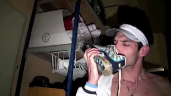 Jeune Minet Sousmis Aux Skets De Son Boss thumbnail