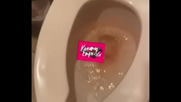 Play MP4 - KreamyEmpress pissing in public bathroom