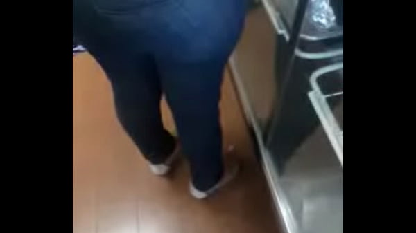 Play MP4 - Nalgona en Unicentro