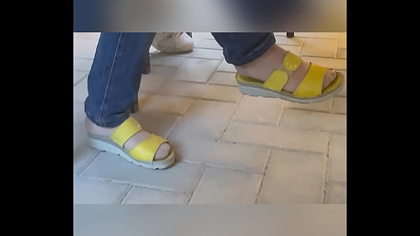 Piedi in collant chiari pantyhose 