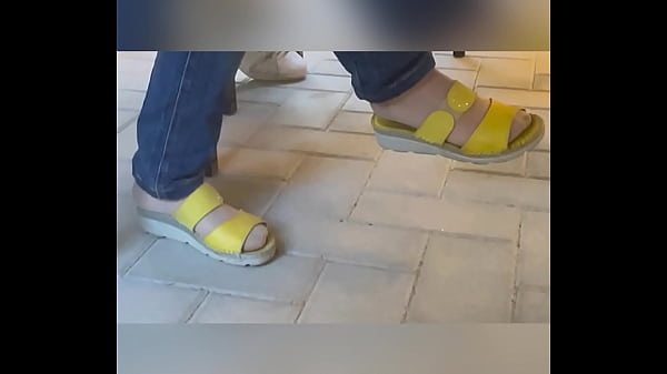 Piedi in collant chiari pantyhose 