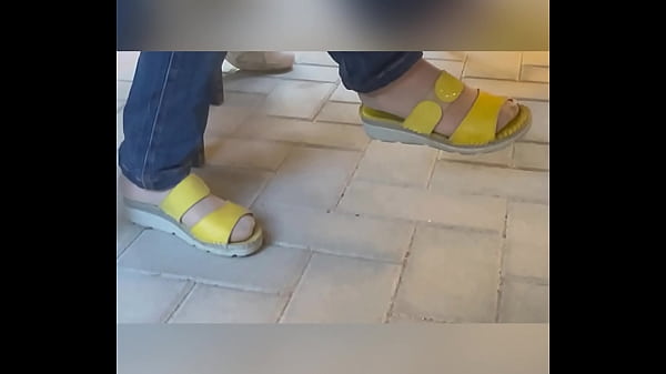 I miei_piedi velati in_nylon color carne chiaro