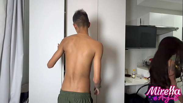 Play MP4 - Menino gay perde virgindade com amiga da escola