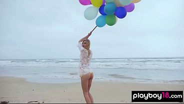 Nonton Petite Nude Blondie Enjoying The Summer At The Beach thumbnail