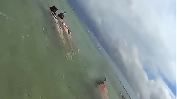 Nonton Buceando Veo Colas thumbnail