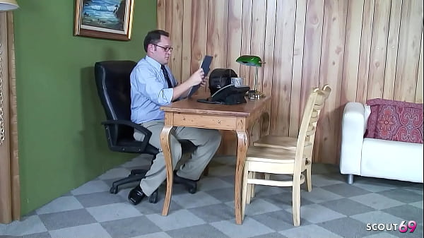 Nonton Old Guy Cum Deep Inside Small Teen Pussy At No Condom Fuck At Job Interview After Hard Sex thumbnail