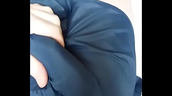 De pau duro pulsando pensando  nos amigos gays 