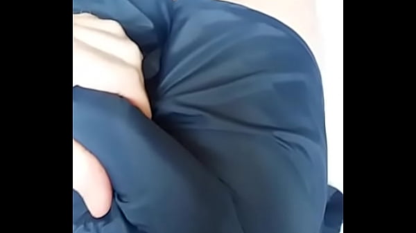 Play MP4 - De pau duro pulsando pensando  nos amigos gays