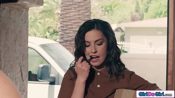 Play MP4 - Babe courier is strapon banged by horny lesbian latin client