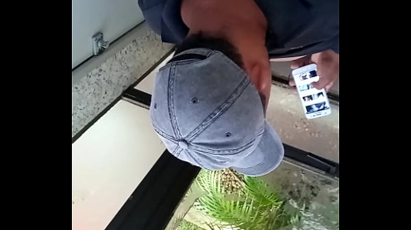 Flagra de punheteiro no banheiro de org&atilde_o p&uacute_blico