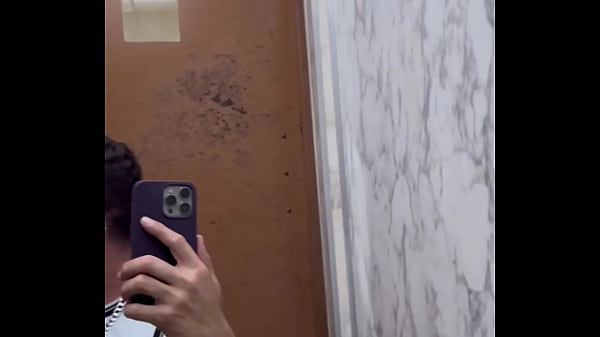 Play MP4 - Encontrei ele no elevador se exibindo