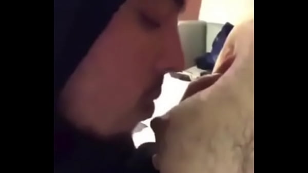 Play MP4 - ME ENCANTA COMO MAMA LAS TETAS ESTE MACHO BEBE HERMOSO &lpar;no es mi video&rpar;