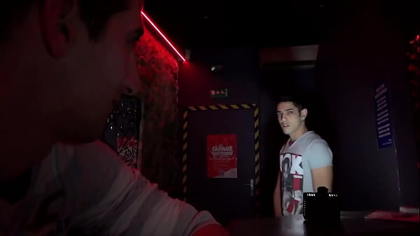 Play MP4 - Bande annonce - D&eacute;fonc&eacute; par un latino au bar le Cockring - Wolf &vert; Gaysight&period;com