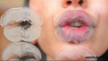 Creamy silver melting kiss close up