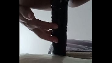 Me ensarto en varios lugares de mi alcoba matrimonial y siento como me penetra delicioso 