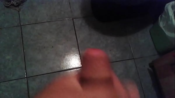 Play MP4 - Me Masturbo y Me Salta Semen