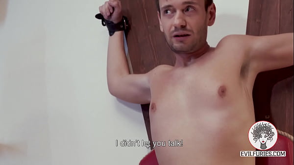 Play MP4 - Brunette Kick