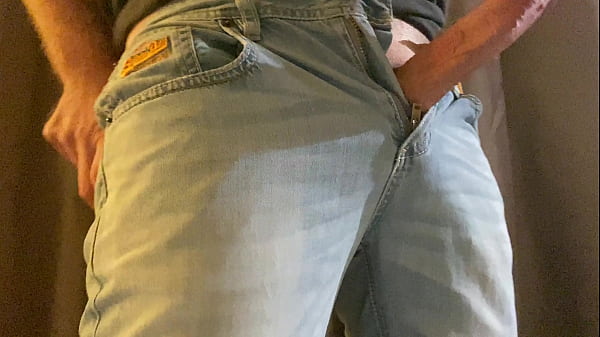Play MP4 - Large hard cock&comma; wanking through jeans