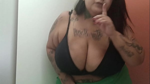 Se Exibindo Escondida No Banheiro Do Shopping thumbnail