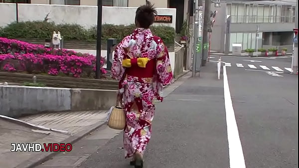 Nozomi's seductive moves leave him begging for more 