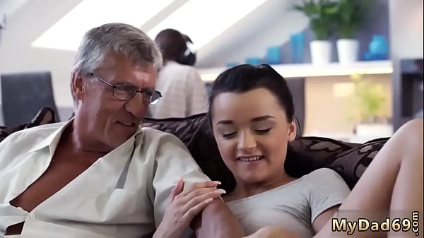 Abuelo follando con joven