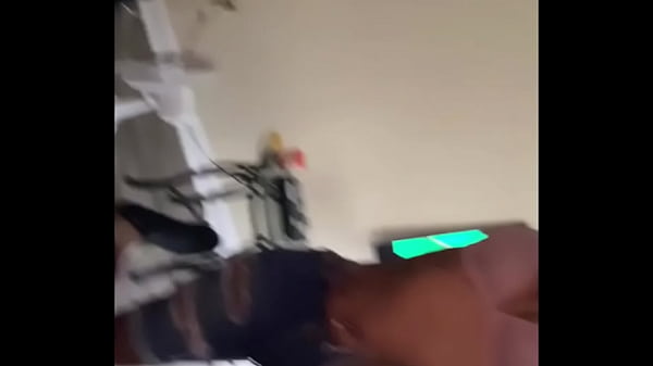 Nonton Sucking Dick While He Games thumbnail