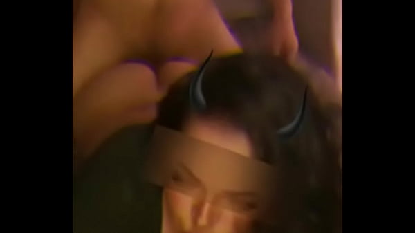 Play MP4 - Me gusta que mi cornudo me grabe mientras me penetra mi amigo